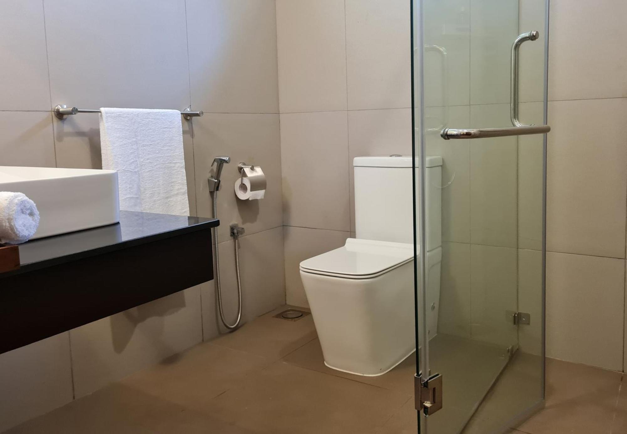 City Oasis 66 Negombo Bagian luar foto
